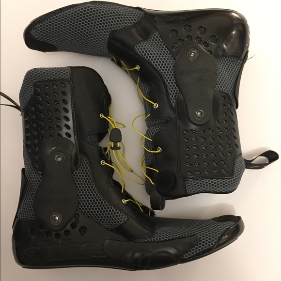 SOLD. Men’s Alpinestars Supertech-R Racing Boots - Picture 6 of 8